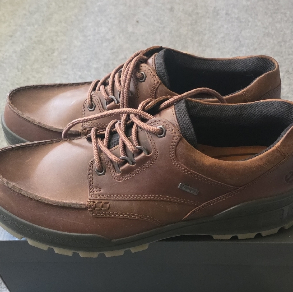 ECCO Track, Leather, Brown, Like New, Worn Once.